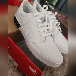 Puma White Sleek Sneakers Modern Design